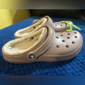 Brand New with tags  M8/W10 Crocs Classic Lined Clogs color: Mushroom